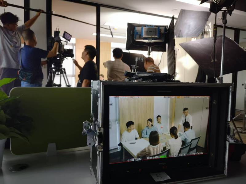 相城区TVC拍摄公司：科技产品视觉化大师，诠释未来感与功能美学
